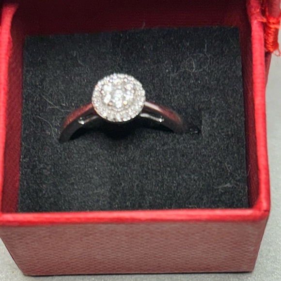 10K White Gold Diamond Ring - Picture 4 of 12